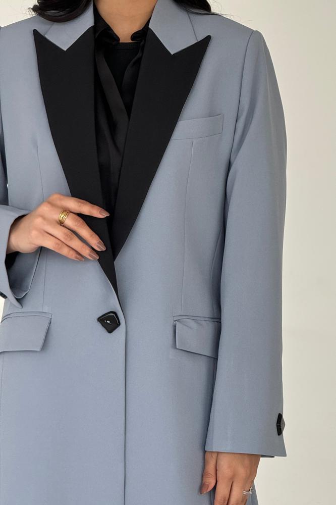 Light blue abaya blazer with padding, with a black-colored collar