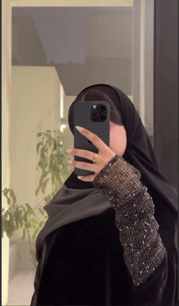 عباية شتوية مخمل باللون الأسود والرمادي