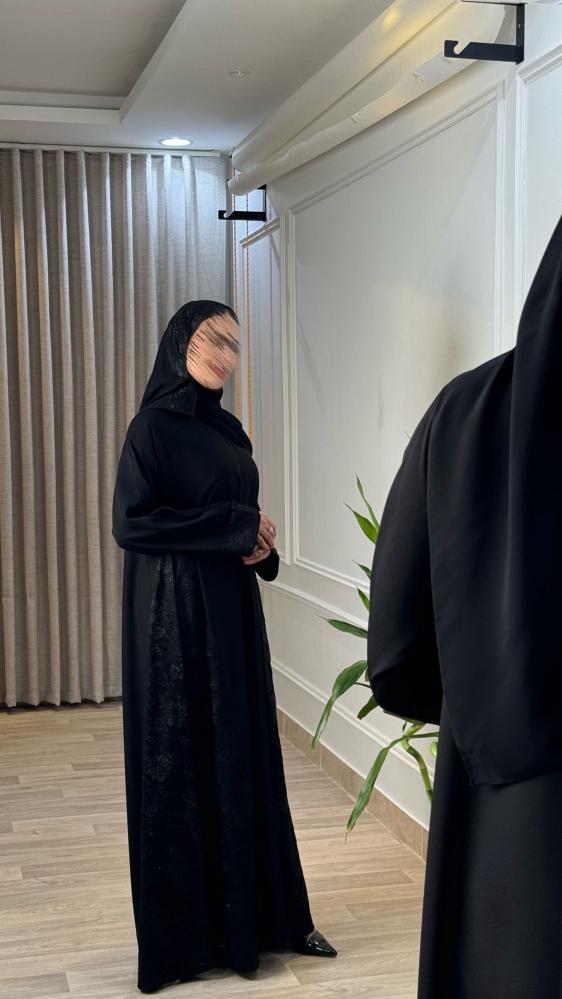 عبايه ساده سوداء