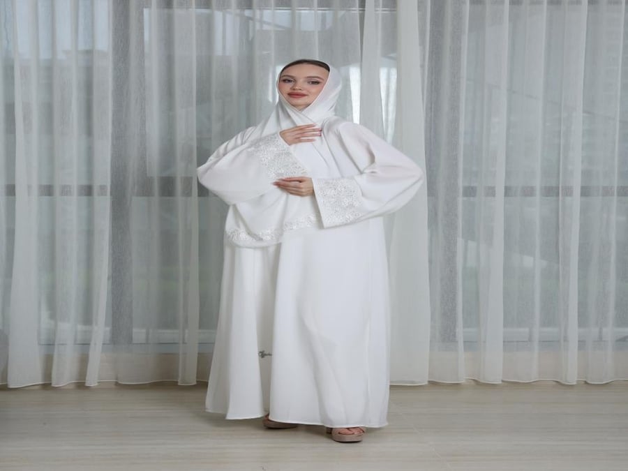 عباية مقفولة مطرزة قماش ندى