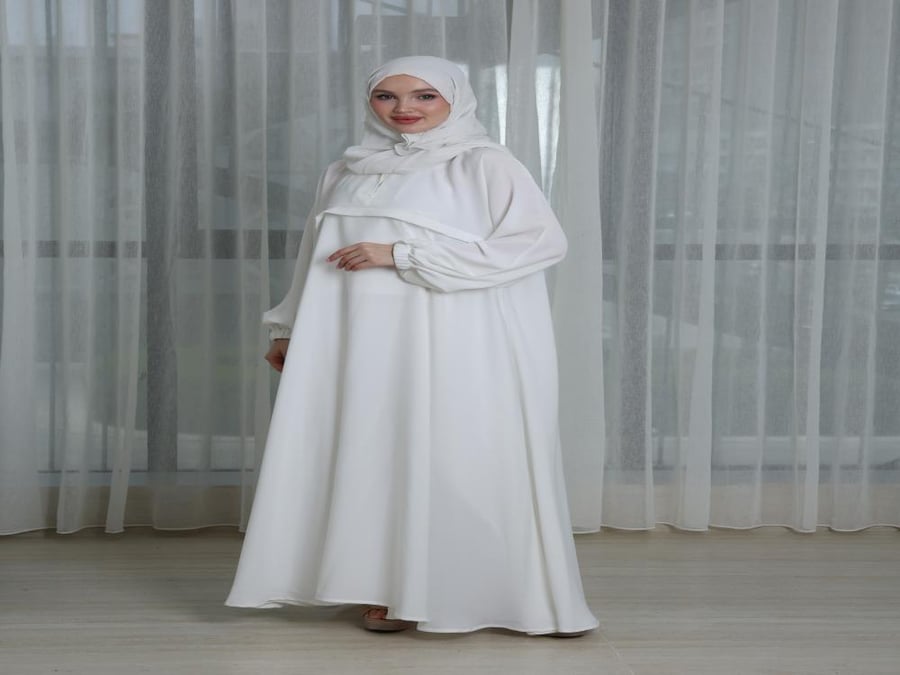 عباية سادة قصة كلوش كم مطاط قماش ندى ناعم جيب صدر