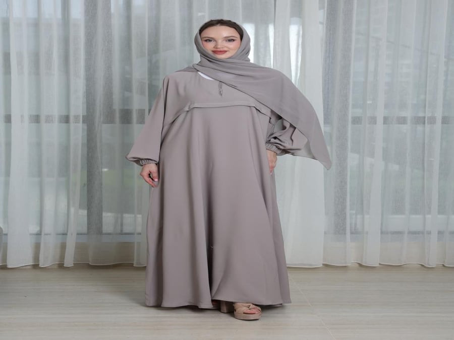 عباية سادة قصة كلوش كم مطاط قماش ندى ناعم جيب صدر