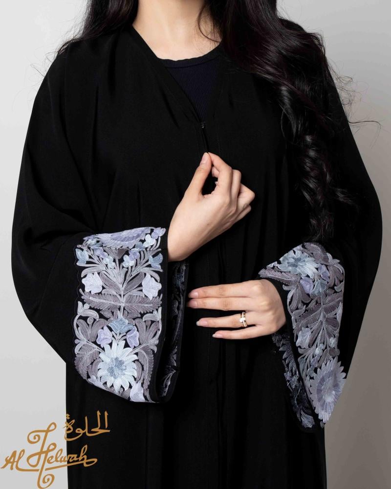 Open crepe salona abaya with Kashmiri embroidery