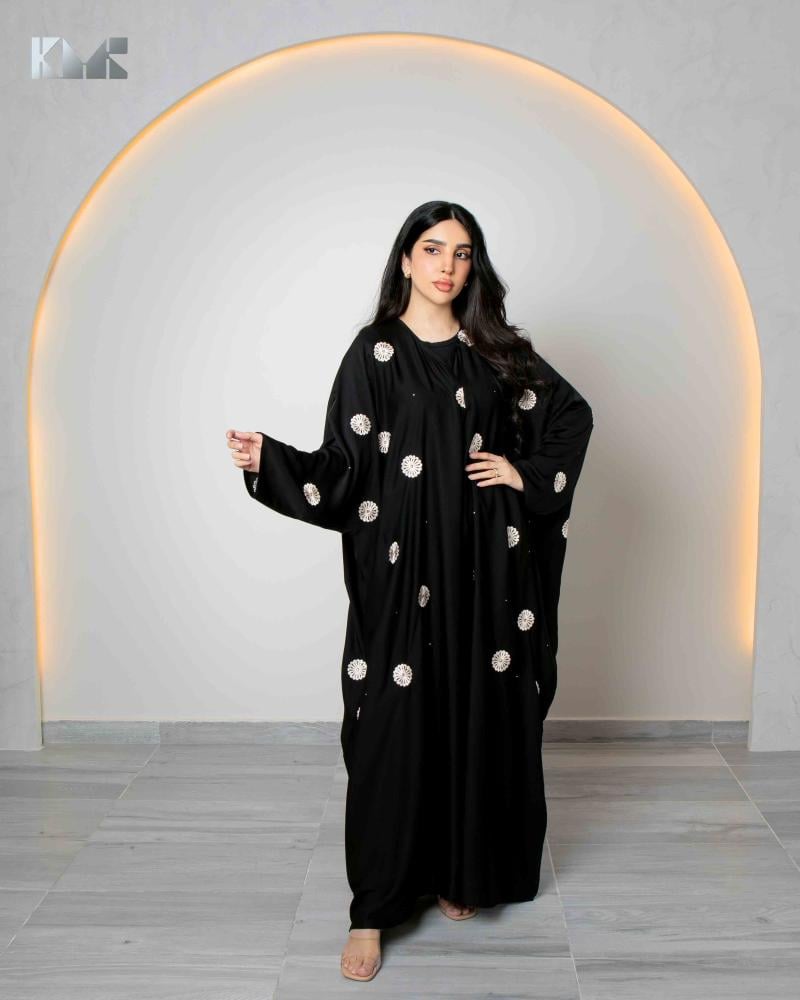 Open abaya bisht made of royal silk material with fine embroidery