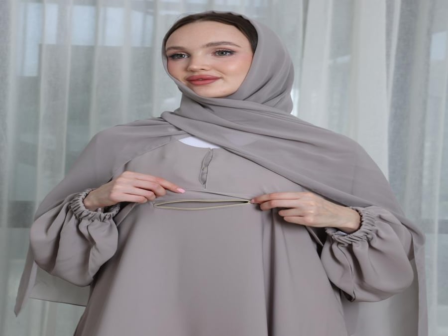 عباية سادة قصة كلوش كم مطاط قماش ندى ناعم جيب صدر