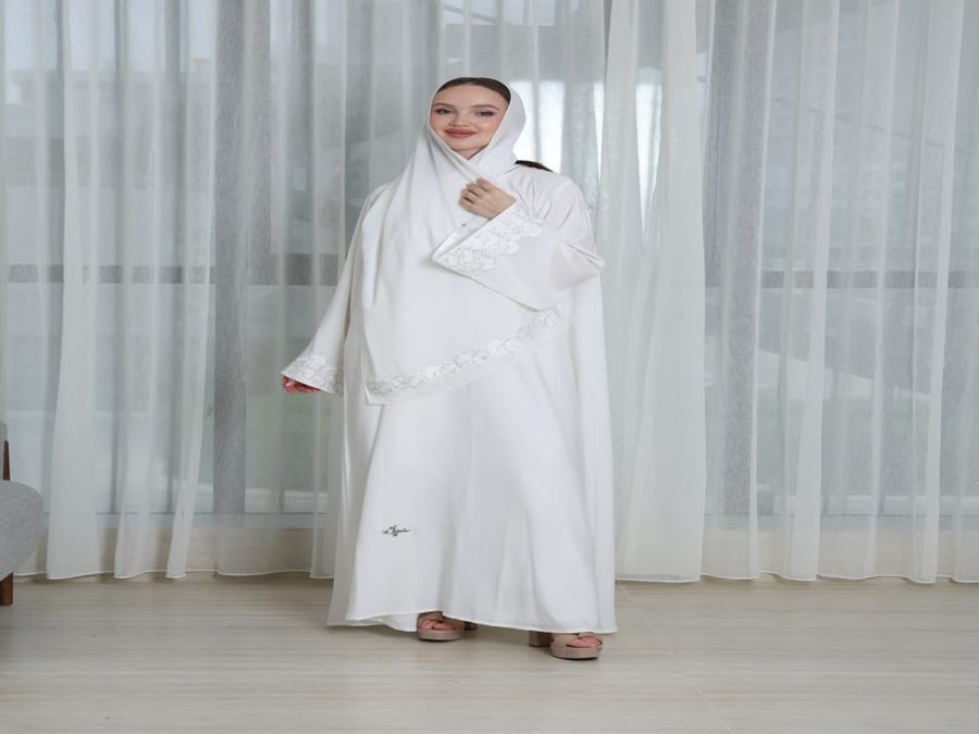 عباية مقفولة مطرزة قماش ندي