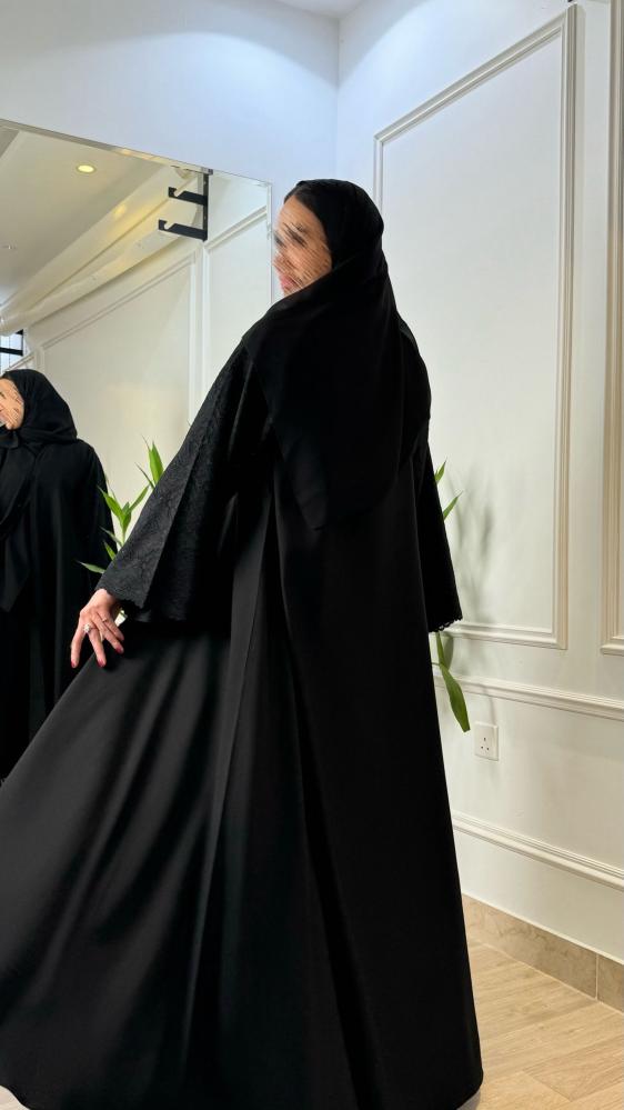 عبايات سوداء شيك