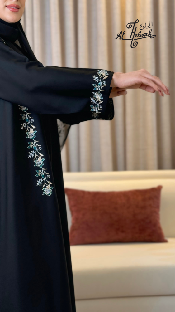 عباءة مقفولة خامة كريب مطرزة