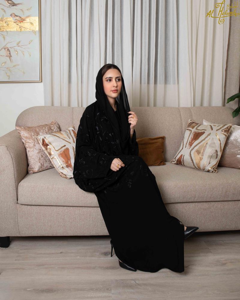 Open embroidered abaya, crepe bisht style