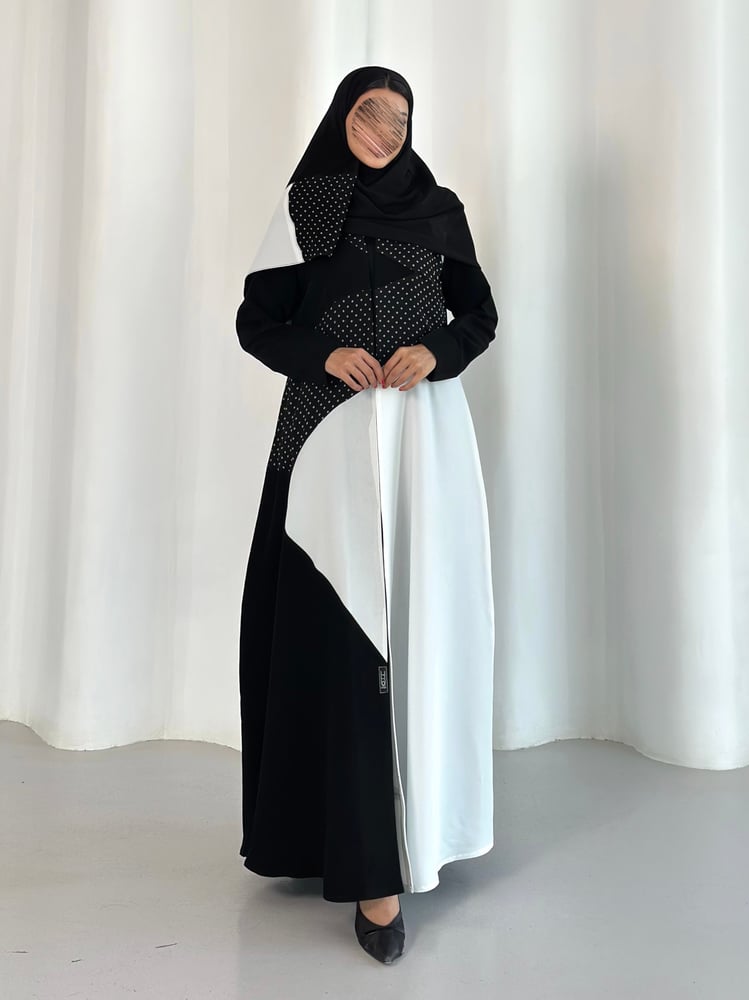 عباية كوبا اسود مع كريب ابيض وشيفون منقط