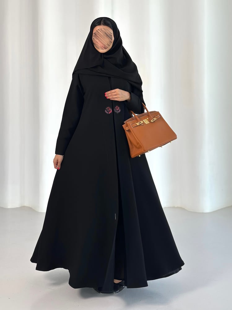 عباية كوبا أسود مع كلفة ورد