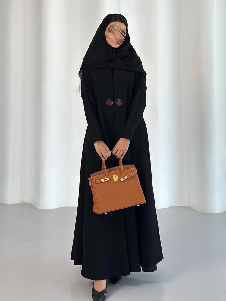 عباية كوبا أسود مع كلفة ورد