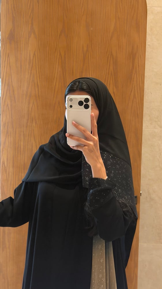 عباية شيفون كوري مع شال شيفون مموج نجمات مع جلاتر