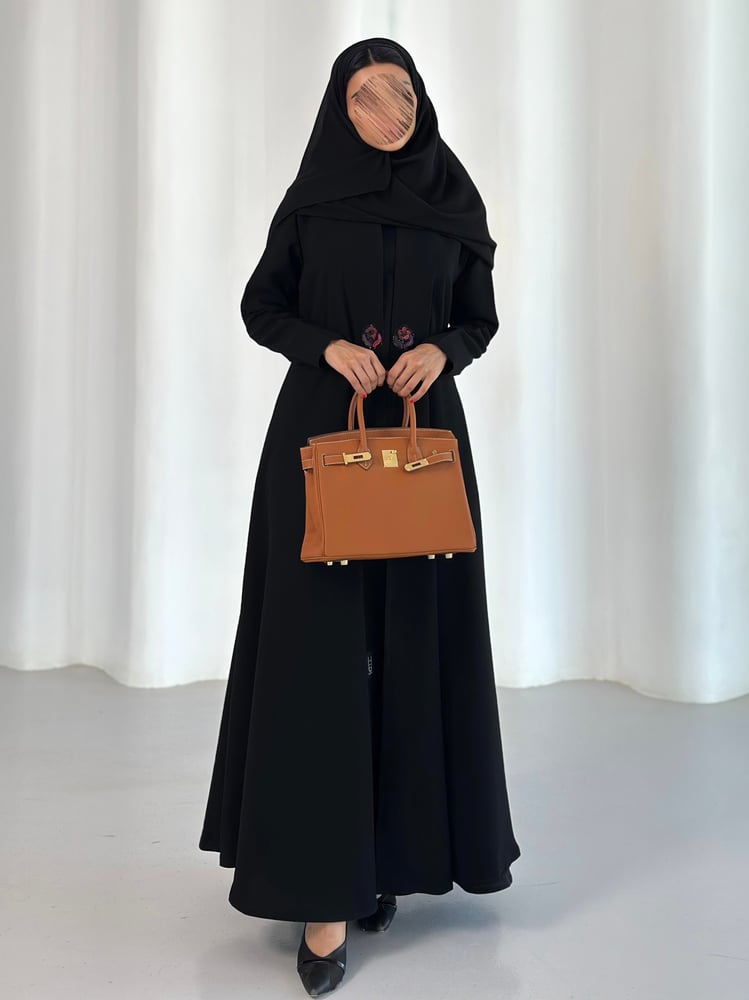 عباية كوبا أسود مع كلفة ورد