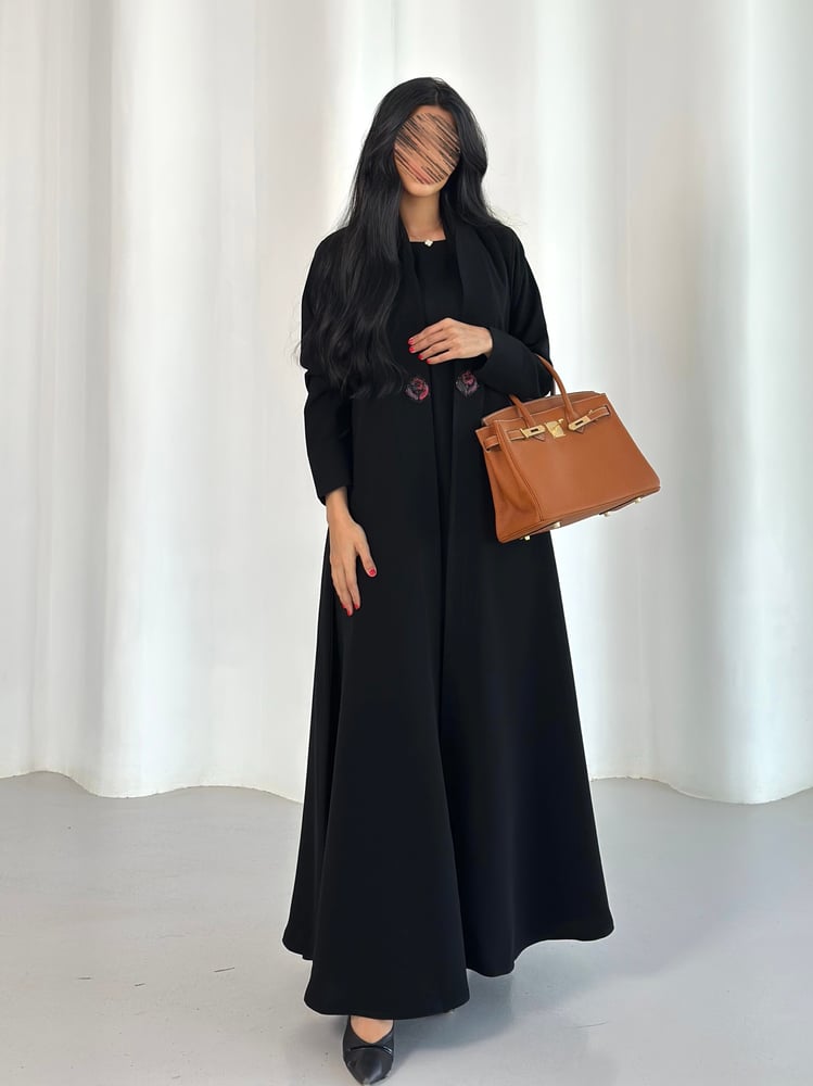 عباية كوبا أسود مع كلفة ورد