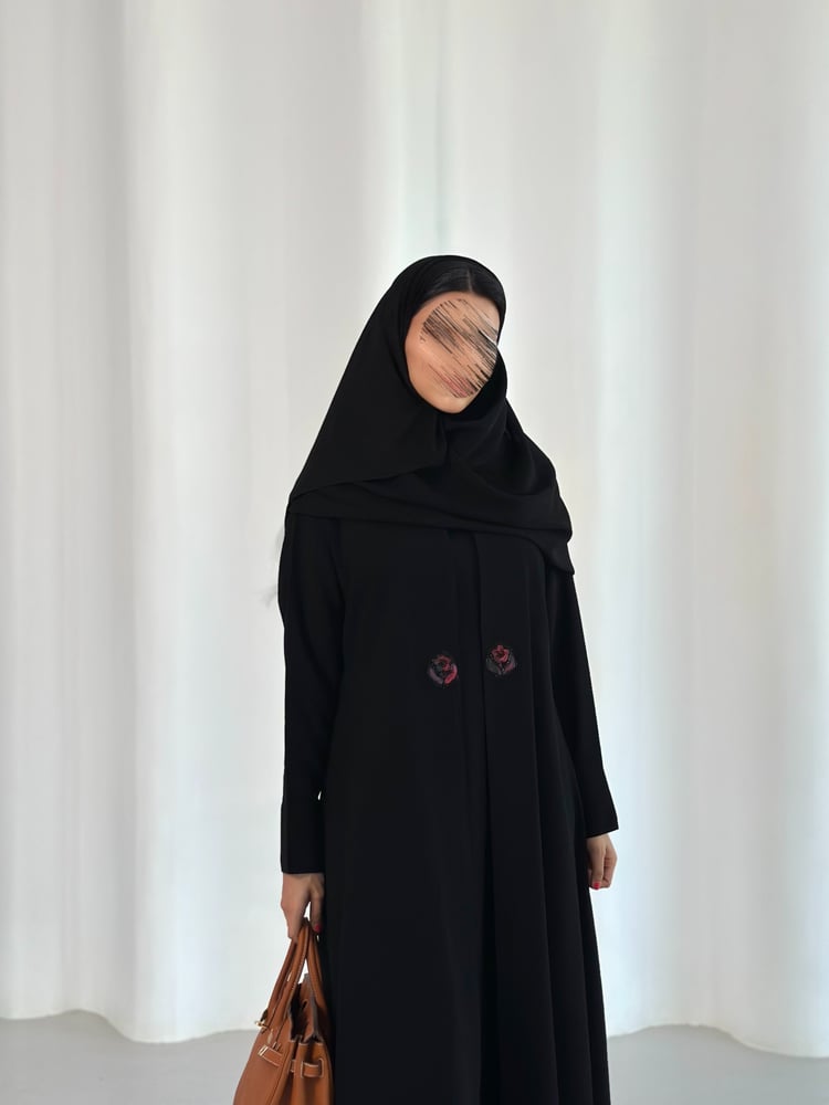 عباية كوبا أسود مع كلفة ورد