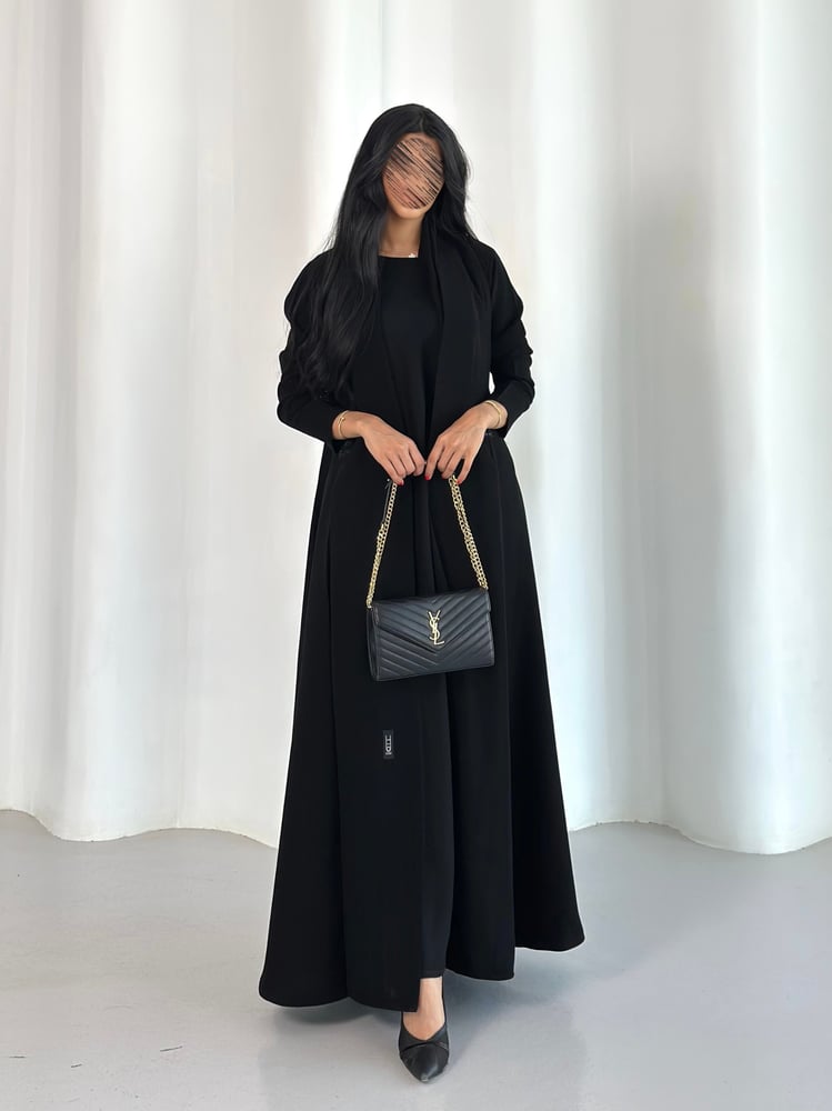 عباية كوبا أسود مع كسرات بلاك بيري اسود مع كلفة ورد