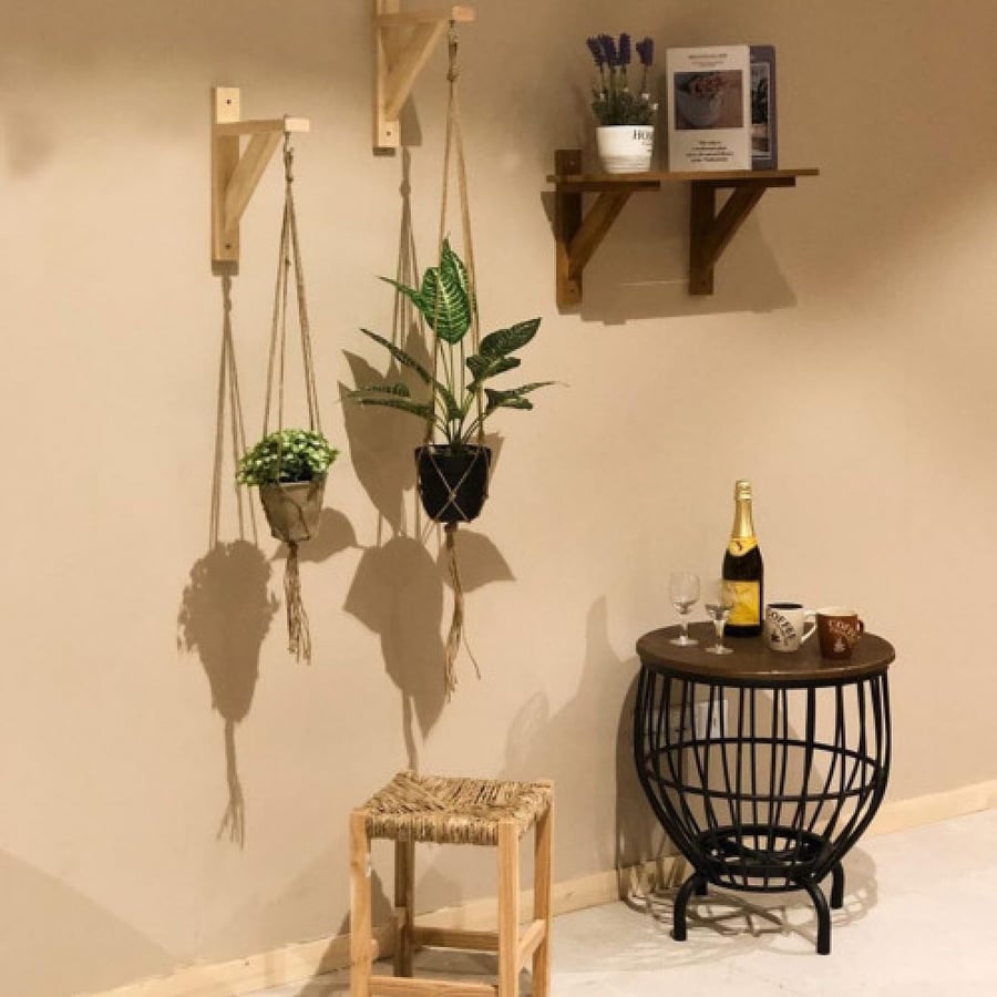 Light natural wood corner and holder for hanging plants or macrame, quantity 1