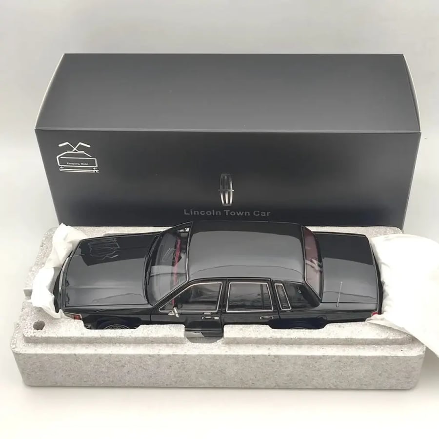 1/18 Towncar V8 1993-1995 Super Diecast Car models Collection
