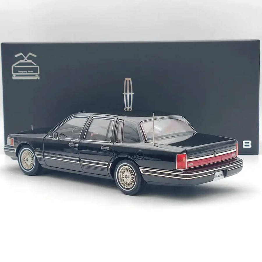 1/18 Towncar V8 1993-1995 Super Diecast Car models Collection