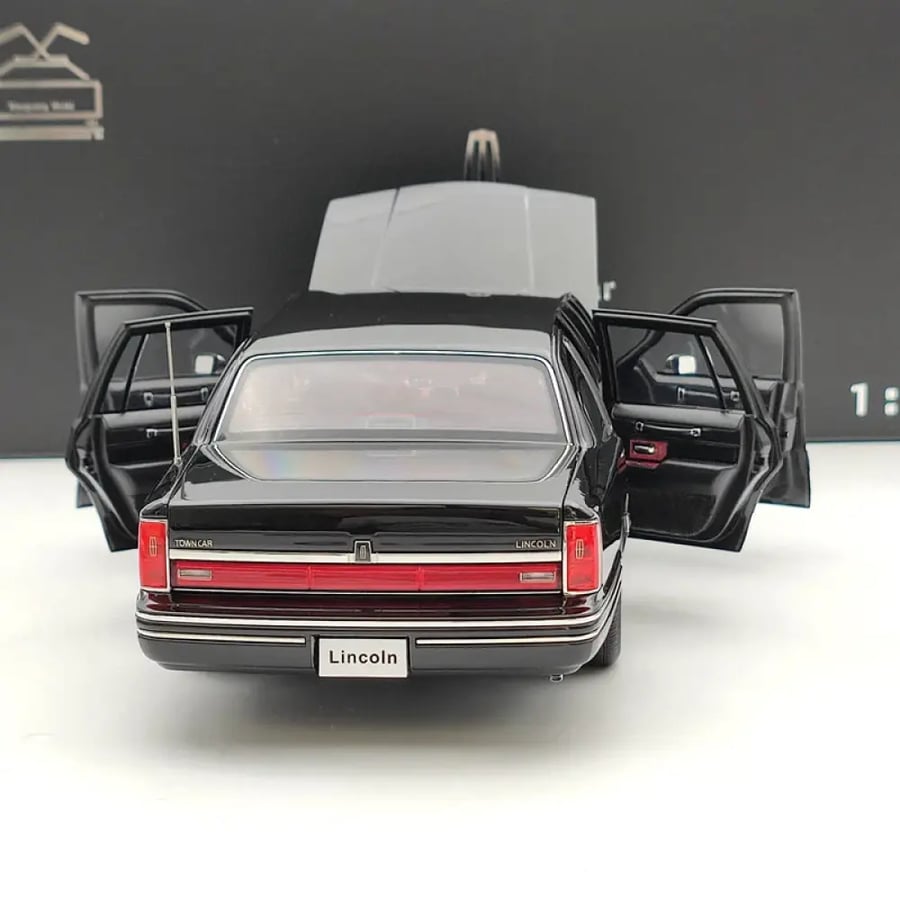 1/18 Towncar V8 1993-1995 Super Diecast Car models Collection