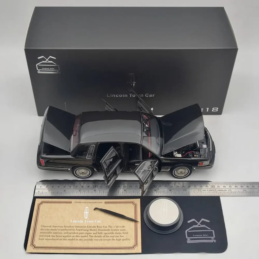 1/18 Towncar V8 1993-1995 Super Diecast Car models Collection