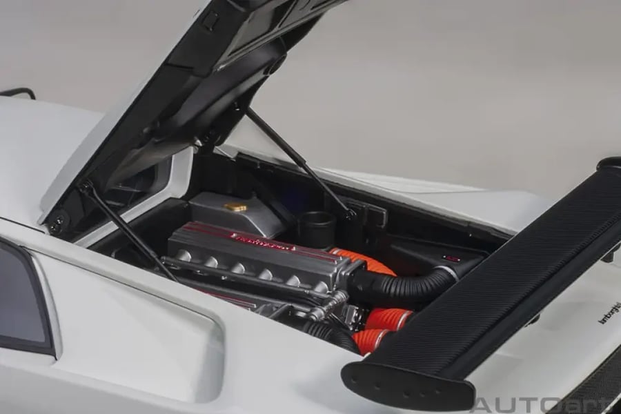 AUTOart 1:18 Lamborghini Diablo SV-R (Impact White)