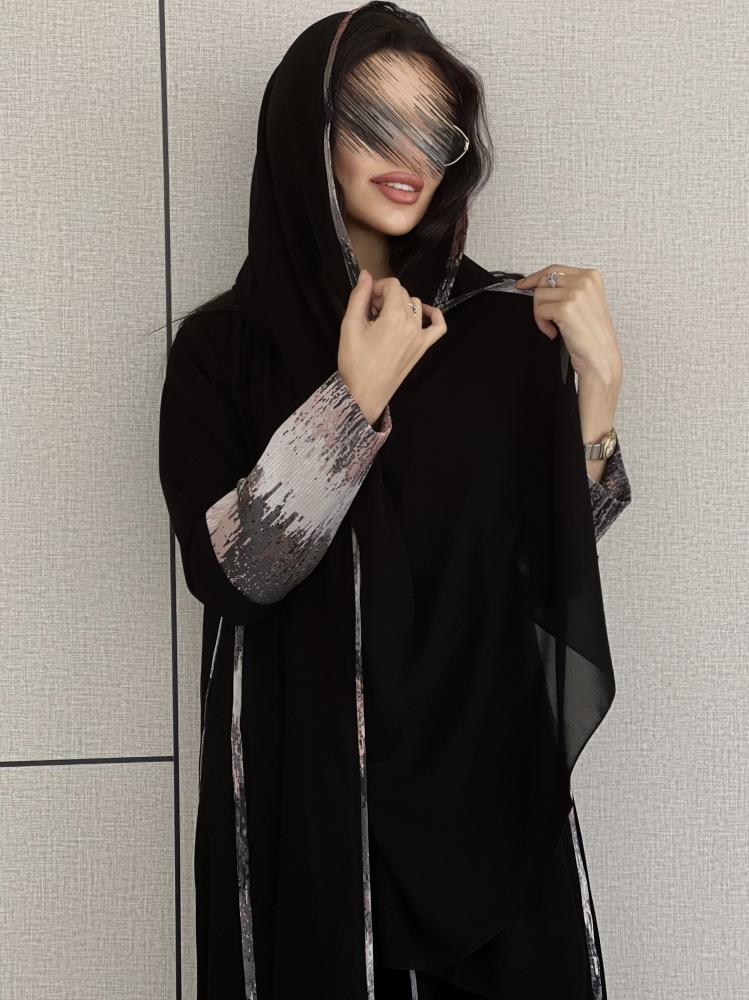 عباية لينا