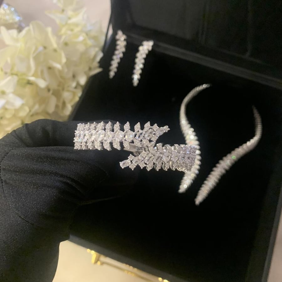 طقم فاخر : سحاب