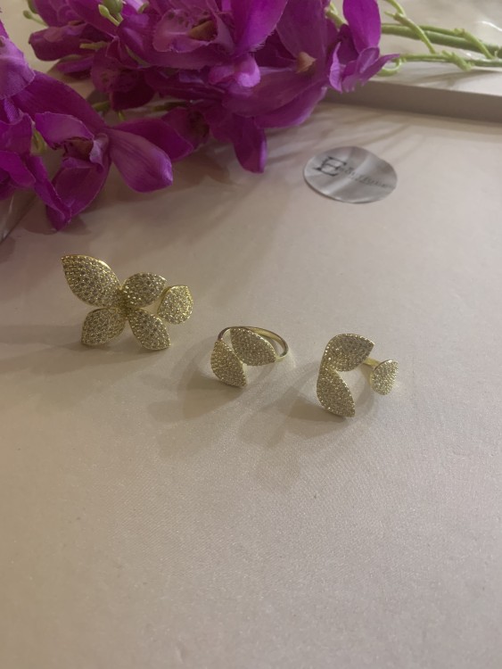 Flowers Gold Set Earrings + Rings (4 Pieces)