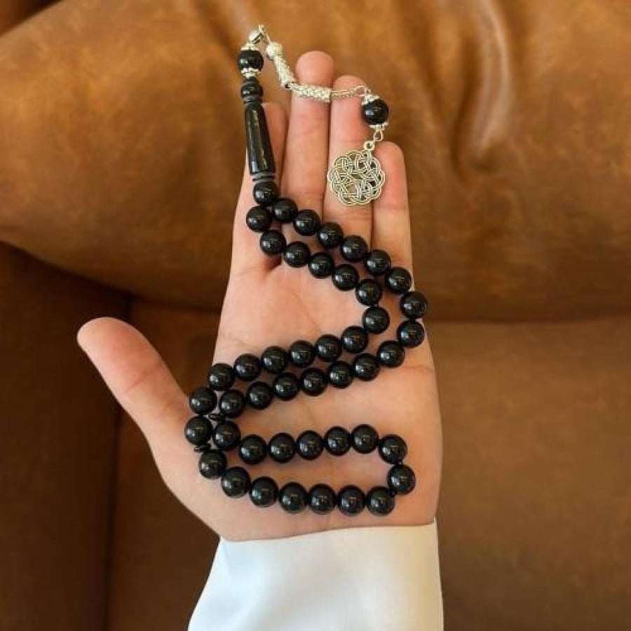 سبحة بكلايت اسود ضمن باقة الكريزما