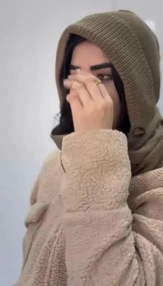 شال هود مع قبعه