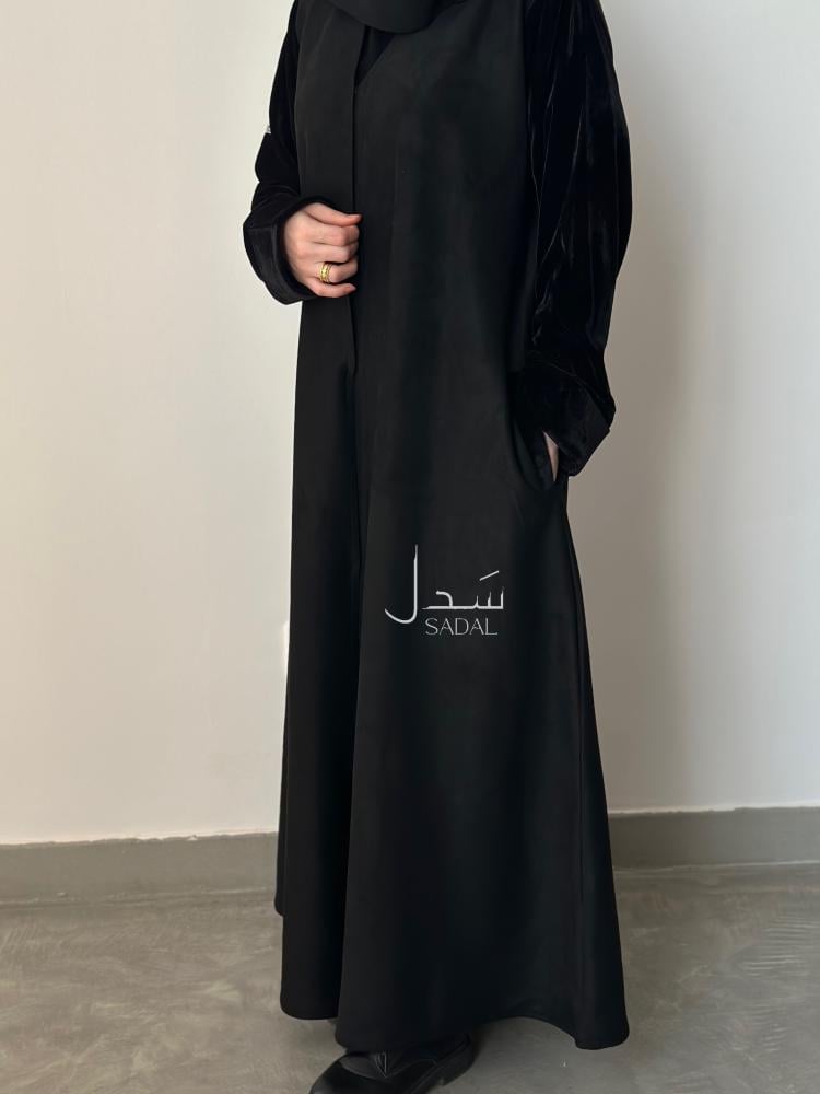 عباية كريب ملكي أسود
