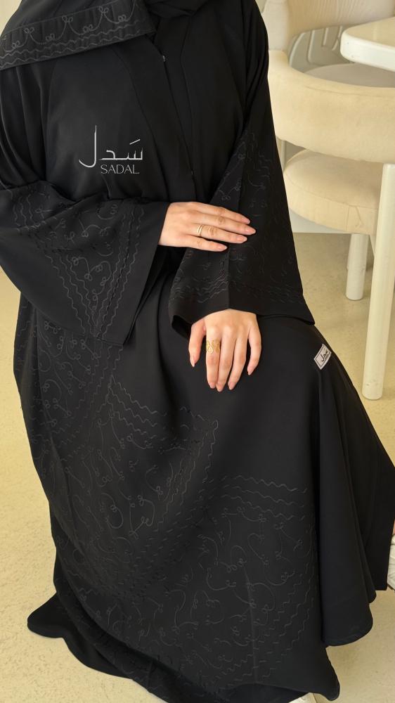 عباية بتطريز يدوي اسود