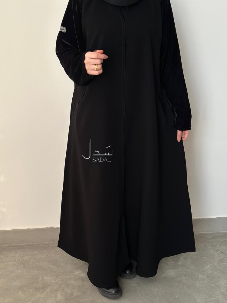 عباية كريب ملكي أسود