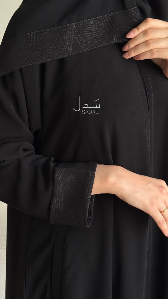 عباية سوداء كريب ملكي نص كلوش مع جيوب جانبية