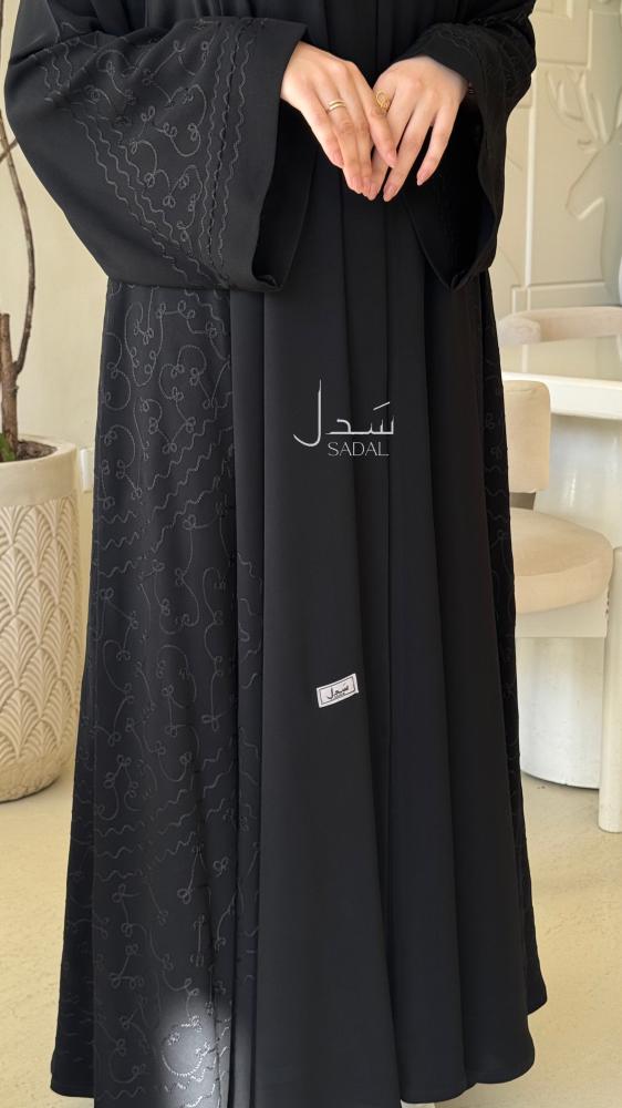 عباية بتطريز يدوي اسود