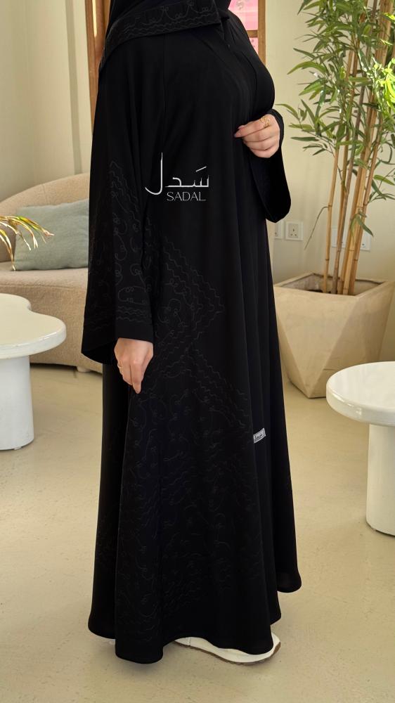 عباية بتطريز يدوي اسود