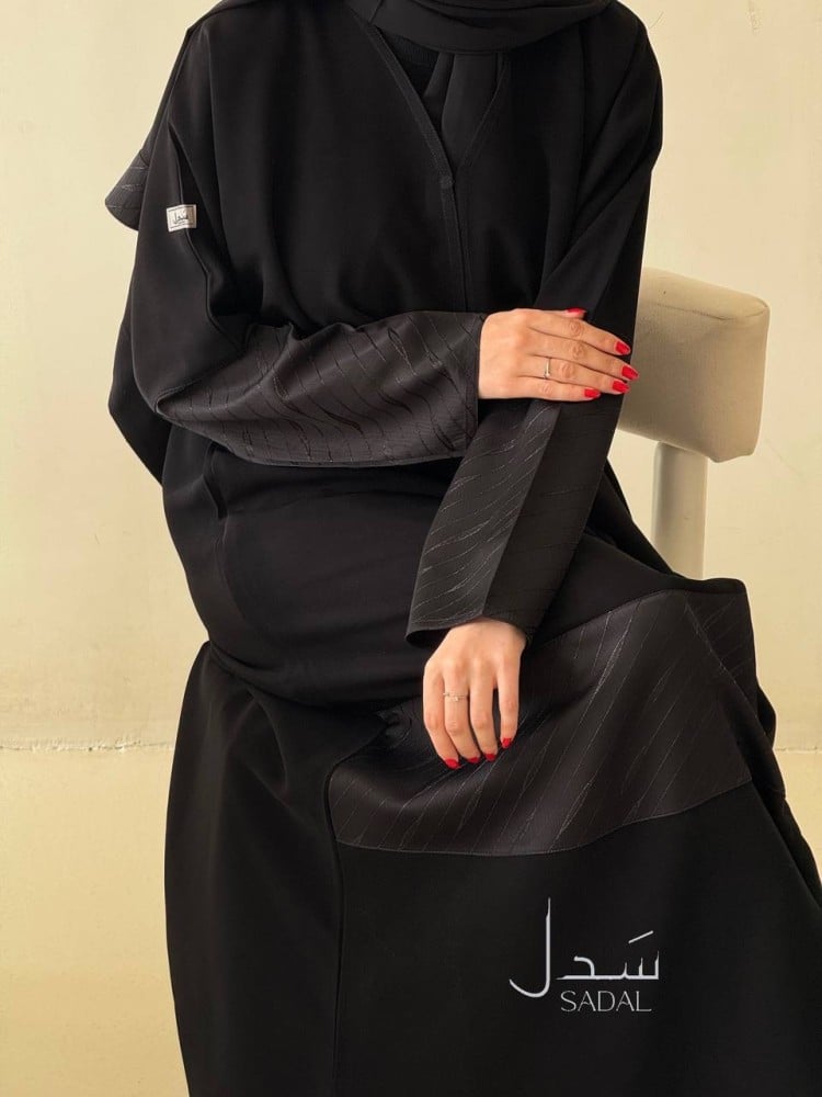 عباية نص كلوش سوداء