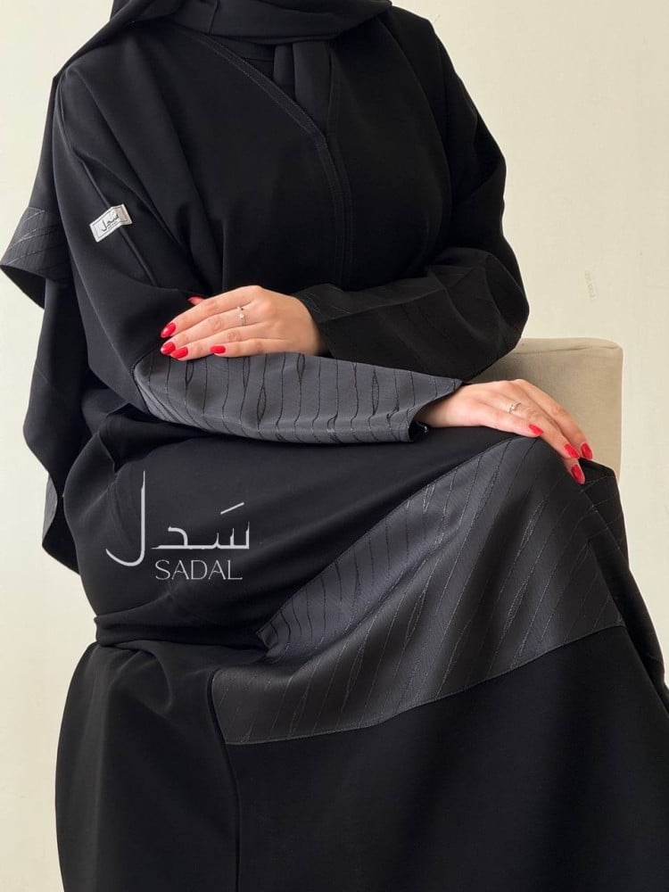 عباية نص كلوش سوداء