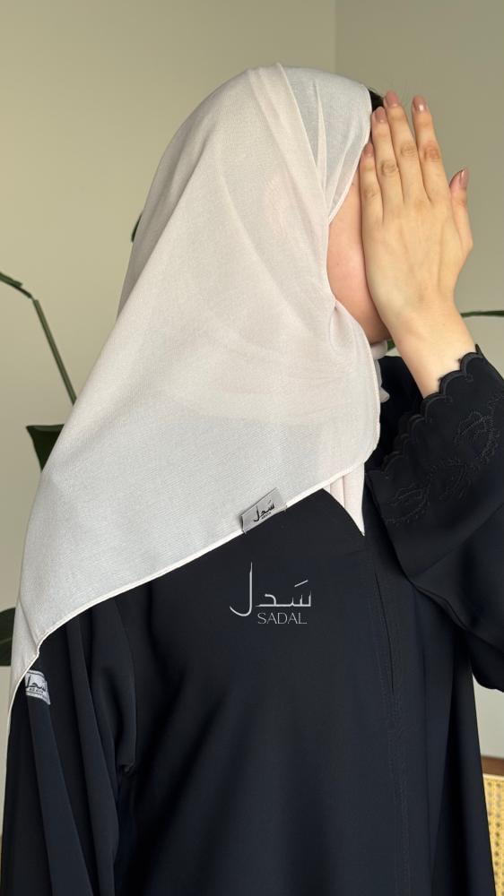 طرحة بيضاء