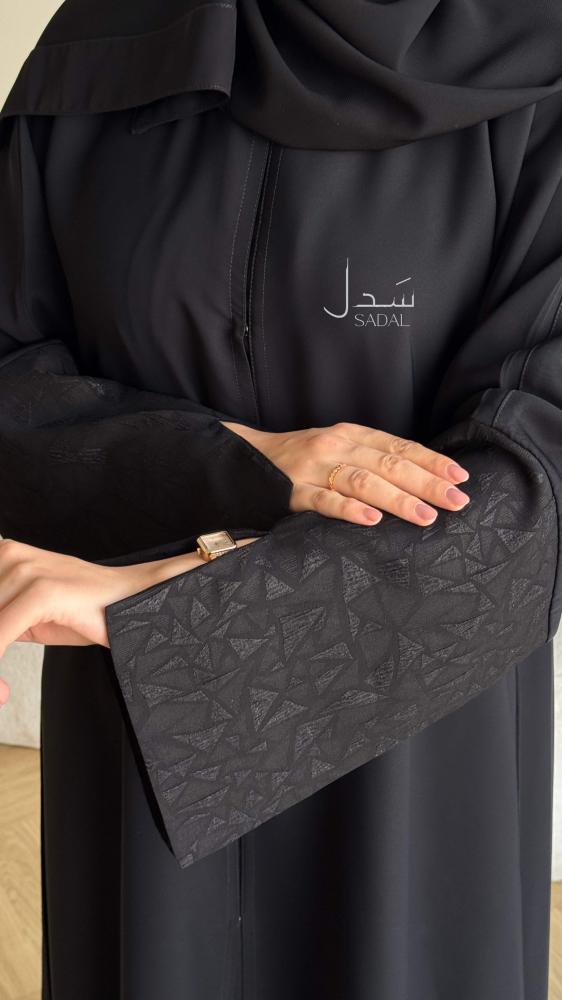 عباية سوداء نص كلوش بأكمام واسعة فخمة من الجاكار