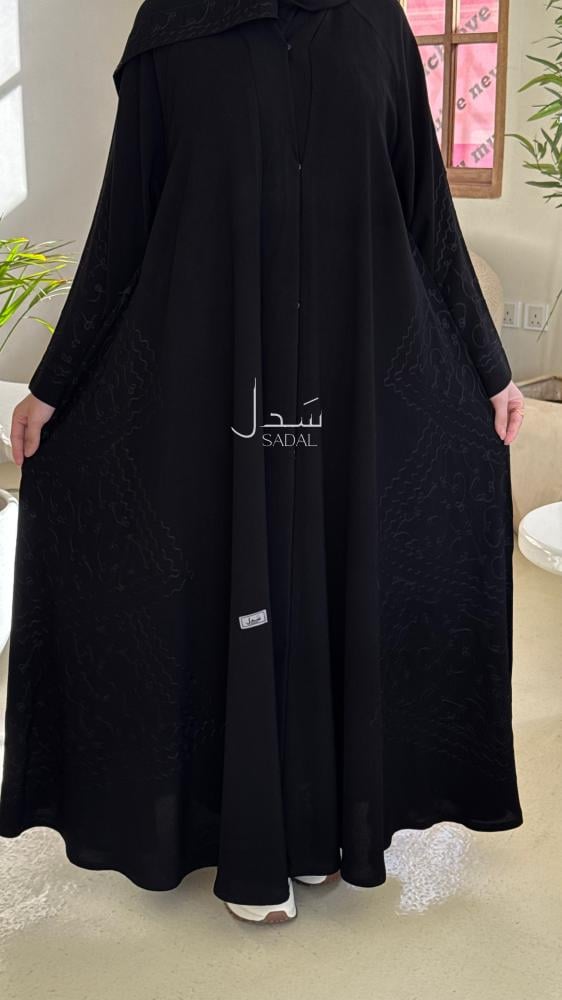 عباية بتطريز يدوي اسود