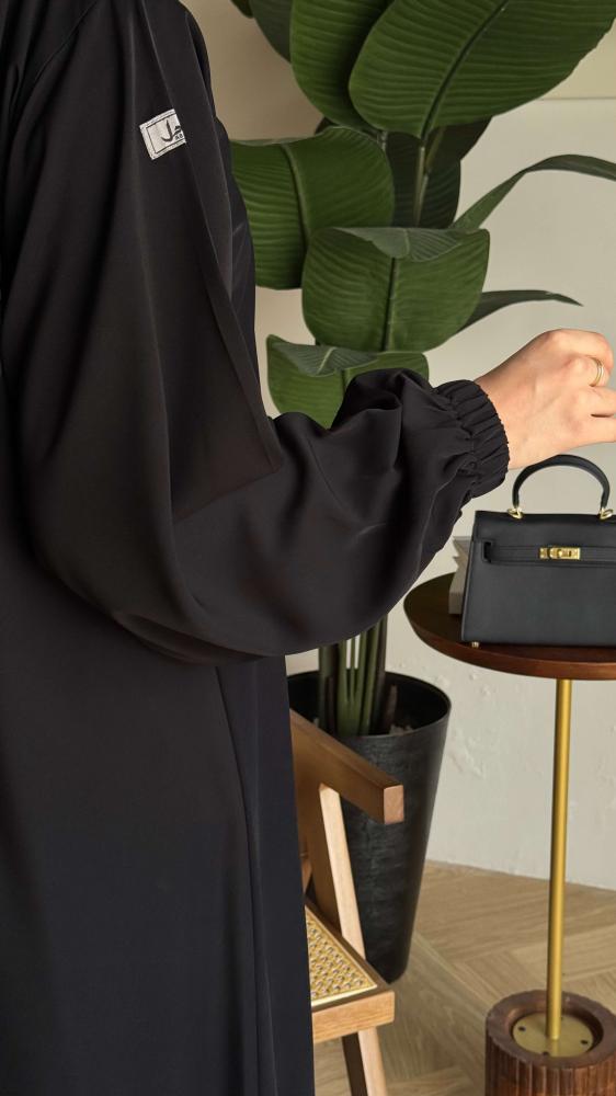 عباية سوداء ربع كلوش بكلفة ناعمة وعملية