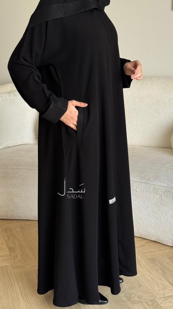 عباية سوداء كريب ملكي نص كلوش مع جيوب جانبية
