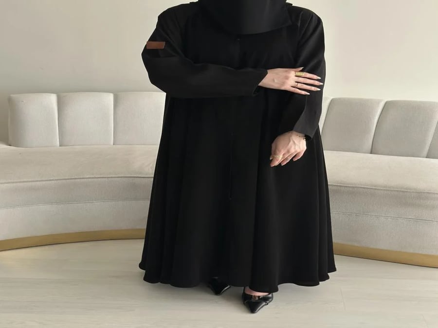 عباه طقطق نص كلوش قماش كريب الملكي و جاكارا اكمام