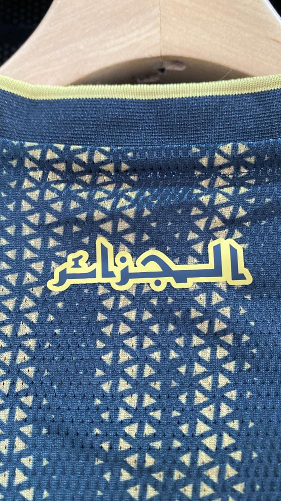 تيشيرت منتخب الجزائر الأسود 2025/2026