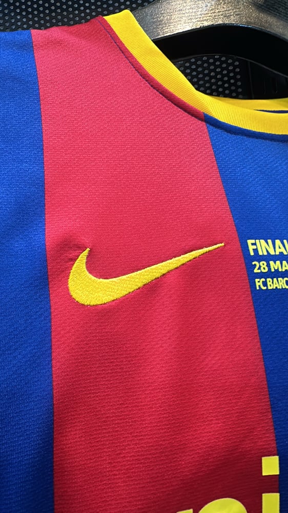تيشيرت برشلونة الكلاسك 2011