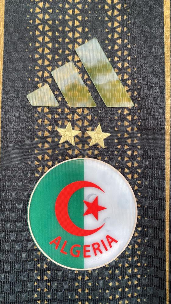 تيشيرت منتخب الجزائر الأسود 2025/2026