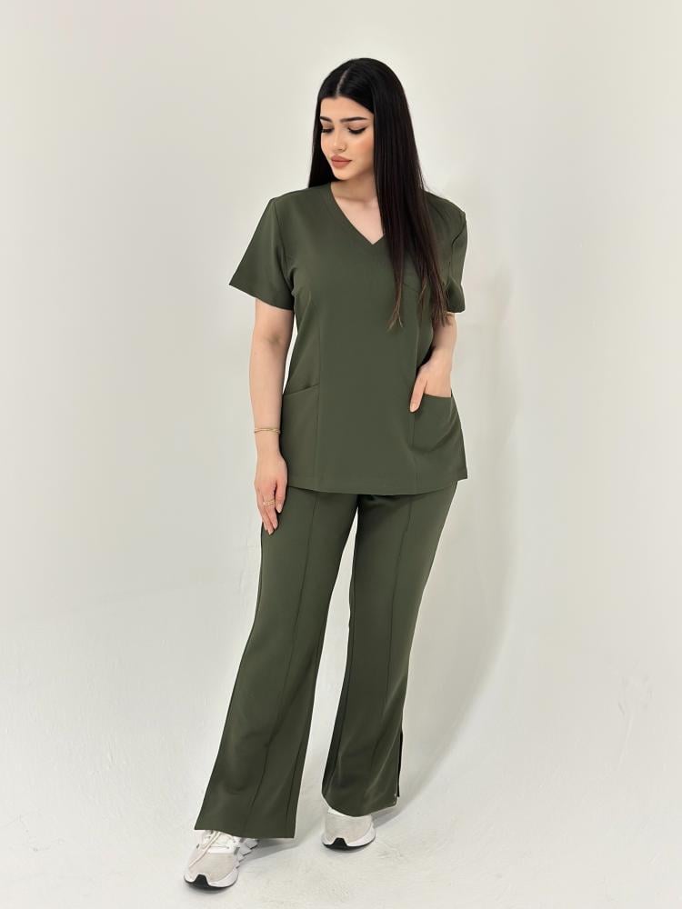سكراب طبي لون زيتي Olive Green - موديل رقم ٢